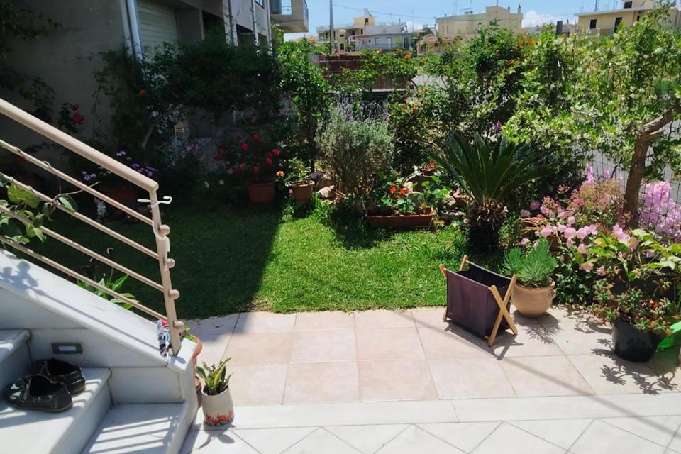 Appartamento Xrysa'S Garden Mesolóngion Esterno foto